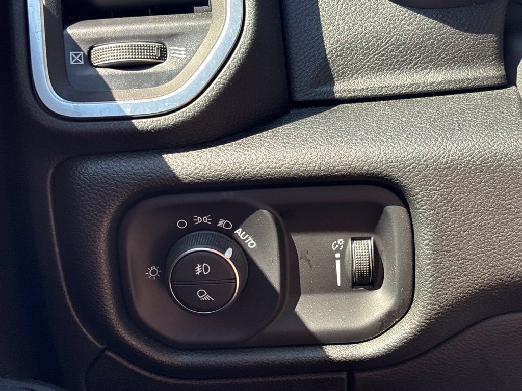 Used 2026 RAM 1500 Express AWD/4WD image 25