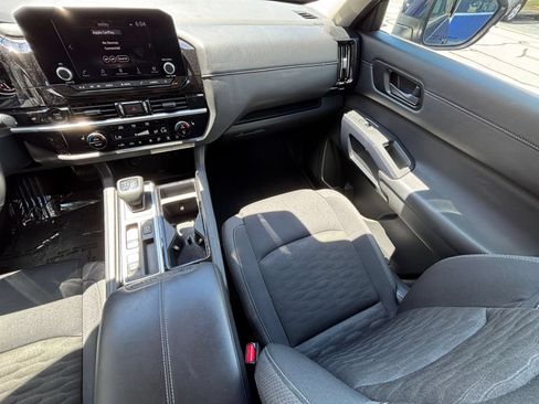 Used 2025 Nissan Pathfinder SV FWD image 38