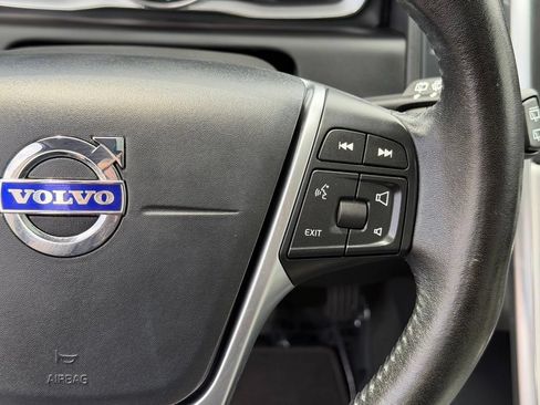 Used 2017 Volvo XC60 T5 Dynamic w/ Preferred Option Package FWD image 10