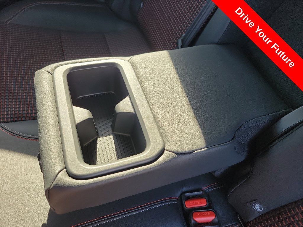 Used 2025 Nissan Kicks SR AWD/4WD image 23