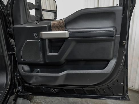 Used 2019 Ford F250 Lariat w/ Lariat Ultimate Package AWD/4WD image 46