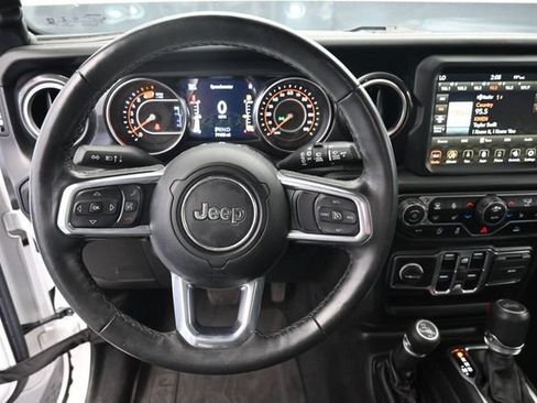 Used 2022 Jeep Wrangler Unlimited Sahara AWD/4WD image 13