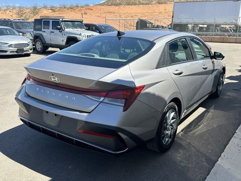 Used 2024 Hyundai Elantra SEL FWD image 3