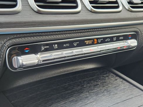 Used 2025 Mercedes-Benz GLS 450 4MATIC image 27