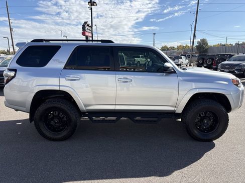 Used 2019 Toyota 4Runner TRD Off-Road image 6