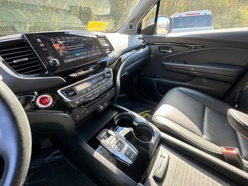 Certified 2022 Honda Pilot Touring image 27