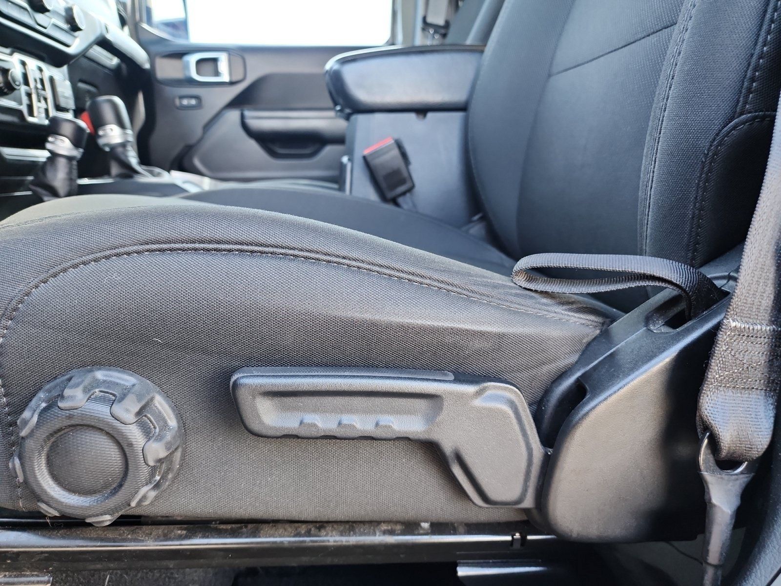 Used 2021 Jeep Gladiator Sport AWD/4WD image 16