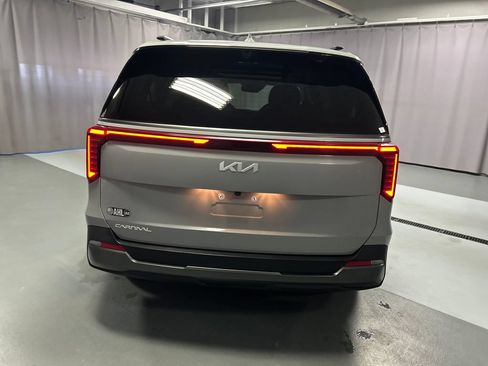 Used 2025 Kia Carnival SX Prestige FWD image 6