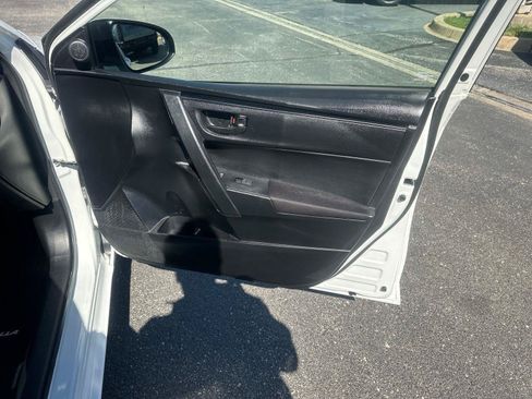 Used 2017 Toyota Corolla L FWD image 10
