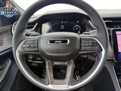 Used 2025 Jeep Grand Cherokee Limited AWD/4WD image 12