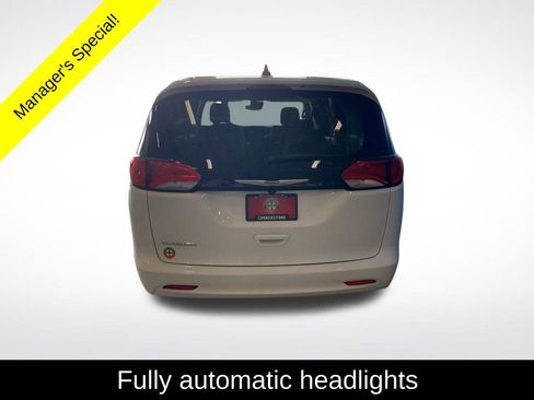 Used 2023 Chrysler Voyager LX FWD image 18