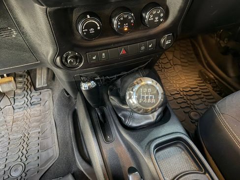Used 2016 Jeep Wrangler Unlimited Sahara w/ Dual Top Group AWD/4WD image 23