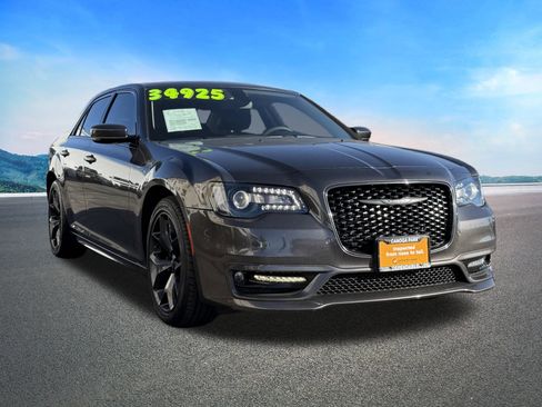Certified 2023 Chrysler 300 Touring L w/ Popular Equipment Group image 2