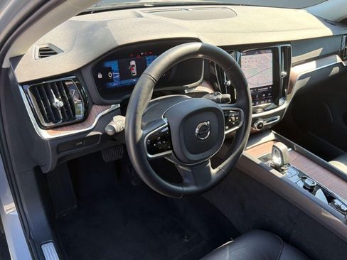 Certified 2025 Volvo V60 B5 Cross Country Plus AWD/4WD image 4