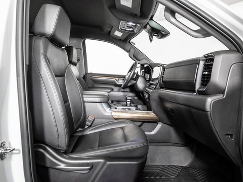 Used 2025 Chevrolet Silverado 1500 LT Trail Boss w/ Convenience Package II image 8