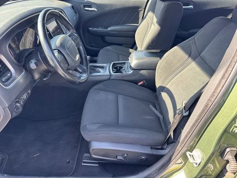 Used 2021 Dodge Charger SXT w/ Blacktop Package image 9