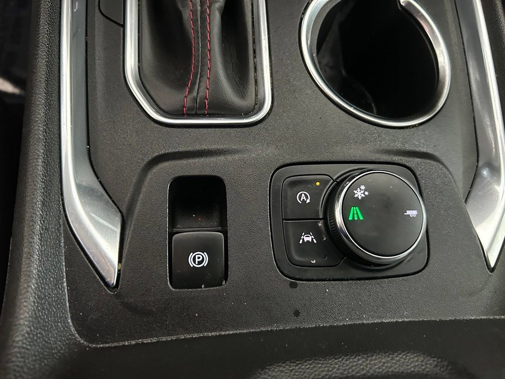 Used 2023 Chevrolet Traverse RS FWD image 53