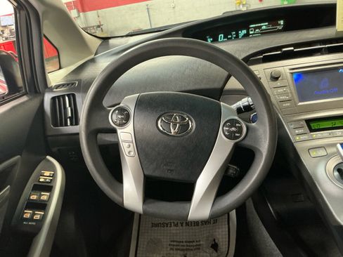 Used 2013 Toyota Prius Two image 9