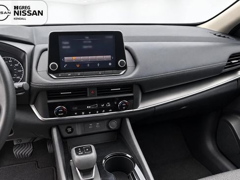 Used 2024 Nissan Rogue SV FWD image 11