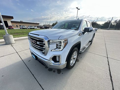 Used 2022 GMC Sierra 1500 SLT AWD/4WD image 18