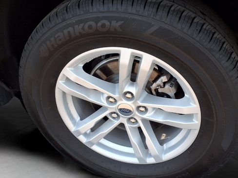 Used 2024 Ford Explorer XLT w/ Equipment Group 202A AWD/4WD image 9