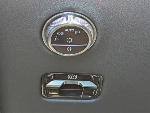 Used 2024 Mercedes-Benz GLC 300 4MATIC image 25