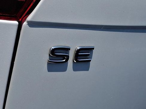 Used 2023 Volkswagen Tiguan SE R-Line AWD/4WD image 31
