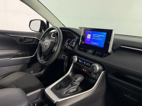 Used 2025 Toyota RAV4 LE AWD/4WD image 30