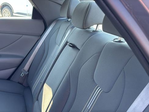 Used 2025 Hyundai Elantra SEL image 30