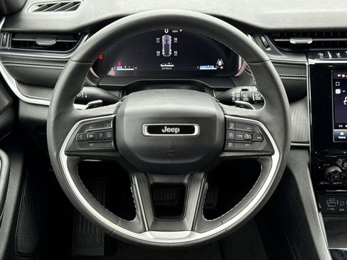 Used 2024 Jeep Grand Cherokee Altitude AWD/4WD image 14
