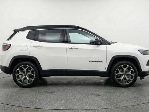 Used 2025 Jeep Compass Limited AWD/4WD image 11