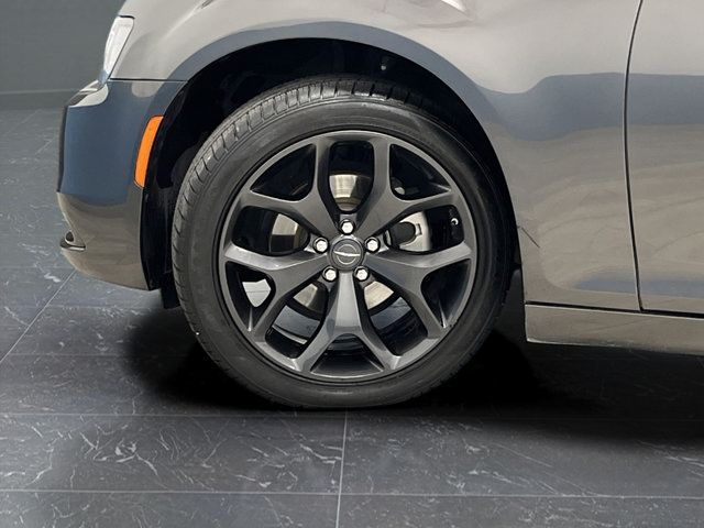 Used 2023 Chrysler 300 Touring w/ Sport Appearance Package RWD image 30