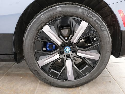 Used 2024 BMW iX xDrive50 w/ Premium Package AWD/4WD image 36