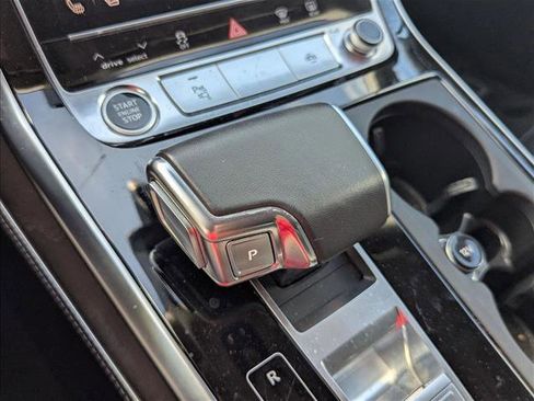 Used 2022 Audi Q8 Prestige image 5