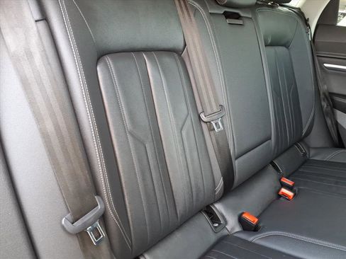 Used 2022 Audi e-tron Premium w/ Convenience Plus Package image 15