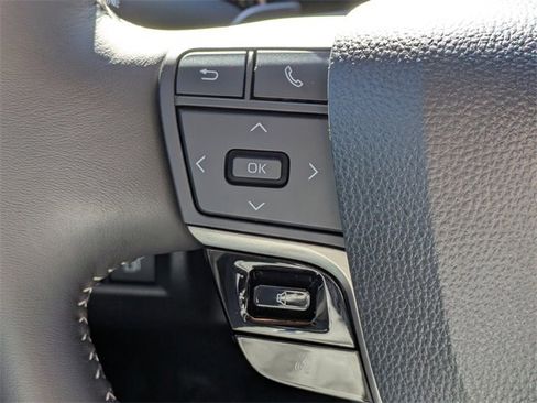 Used 2025 Toyota Camry SE image 21