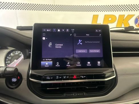 Used 2025 Jeep Compass Limited AWD/4WD image 23