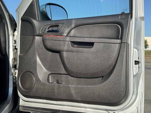 Used 2013 Chevrolet Suburban LTZ image 29