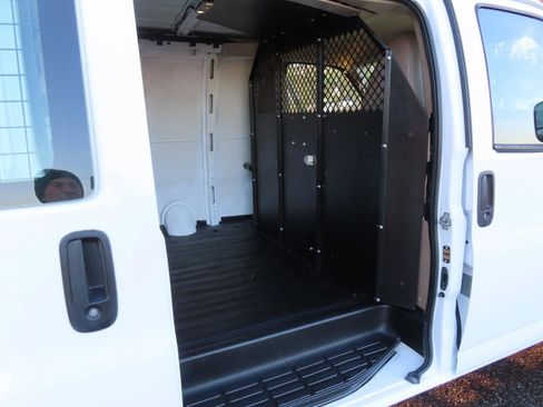 Used 2017 Chevrolet Express 2500 image 18