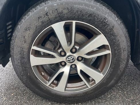 Used 2018 Toyota RAV4 XLE image 23