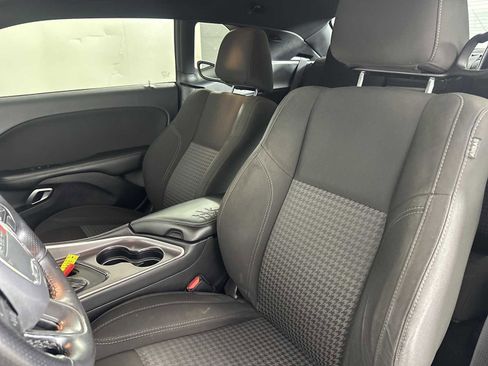 Used 2020 Dodge Challenger SXT w/ Blacktop Package image 20