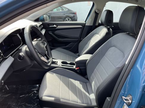 Used 2025 Volkswagen Jetta SE image 36