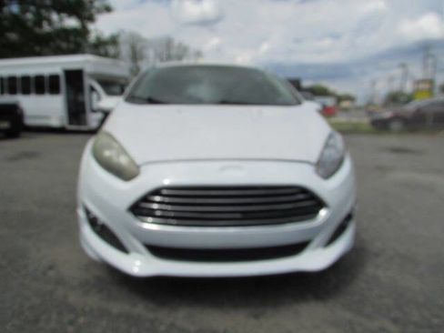 Used 2015 Ford Fiesta SE image 2