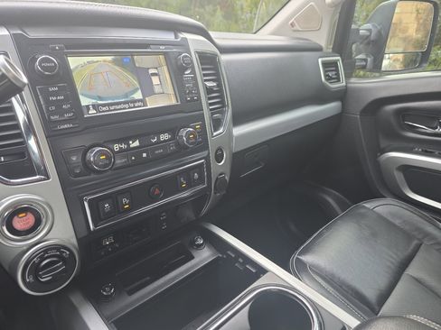 Used 2017 Nissan Titan PRO-4X w/ Pro-4x Convenience Package image 14