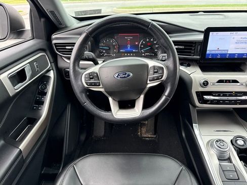 Used 2023 Ford Explorer XLT w/ Equipment Group 202A AWD/4WD image 18
