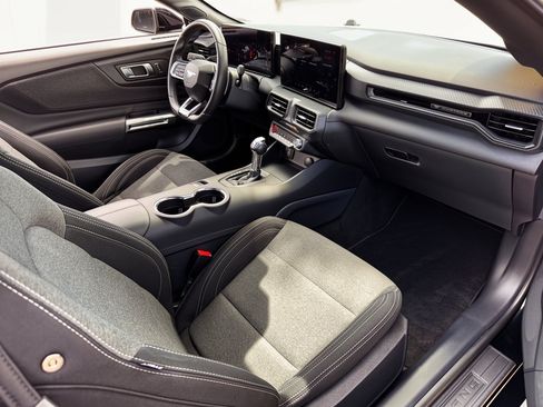 Used 2025 Ford Mustang GT RWD image 30