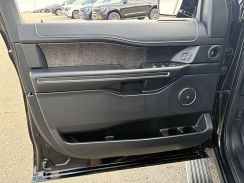 Used 2021 Ford Expedition Limited AWD/4WD image 31