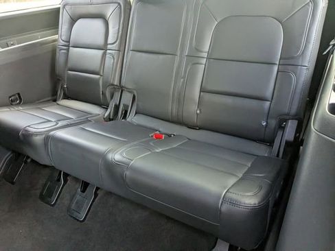 Used 2022 Lincoln Navigator 4WD image 21