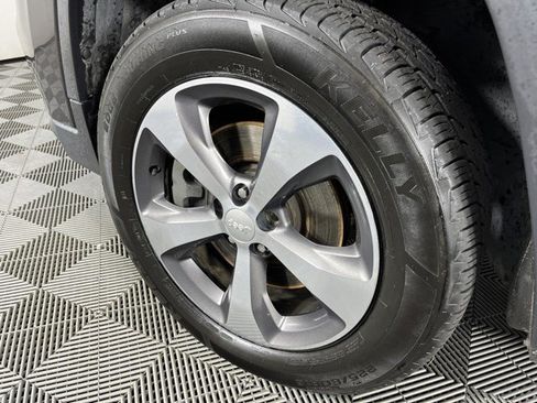 Used 2019 Jeep Cherokee Limited AWD/4WD image 10