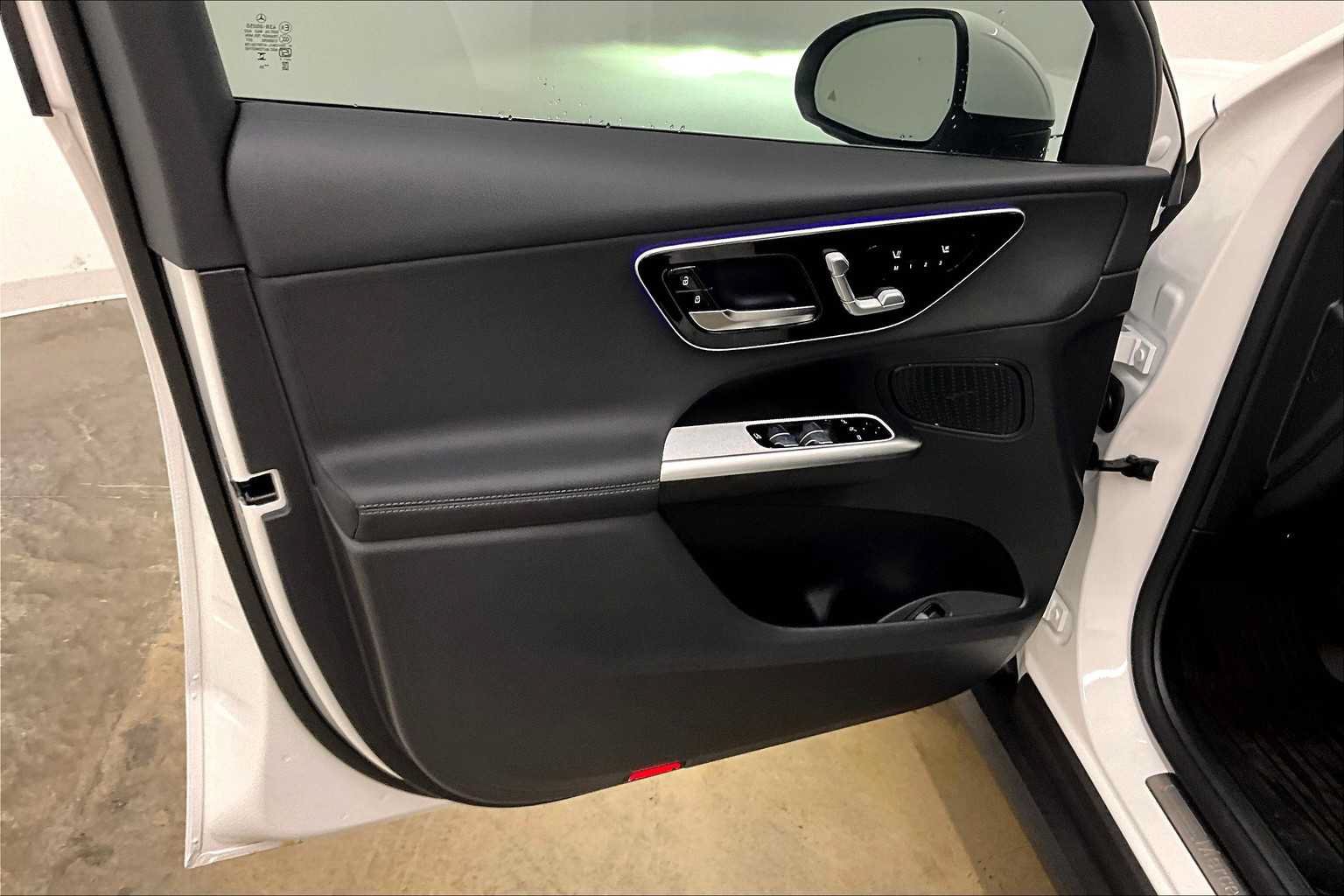 Used 2026 Mercedes-Benz GLC 300 image 10